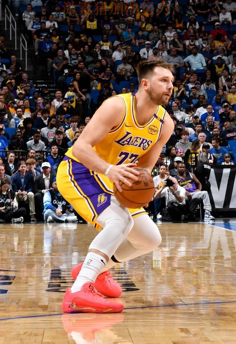 东契奇关键时刻连续破门点燃全场